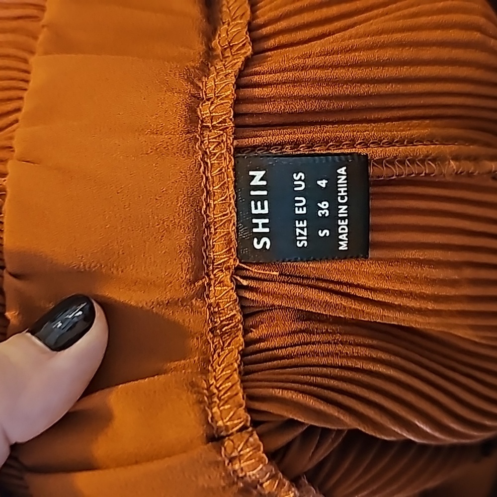 🥳 FINAL OFFER 🥳Rust Color  Shorts - Picture 8 of 9